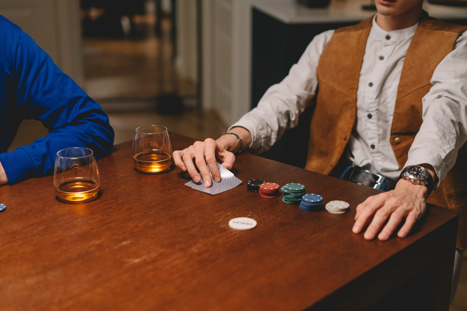 5 Tips for Hosting the Ultimate Poker Night at Your Home