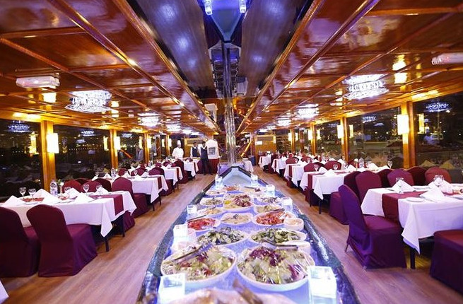 Moonlit Magic: Dinner Cruise Dubai Along the Waterfront